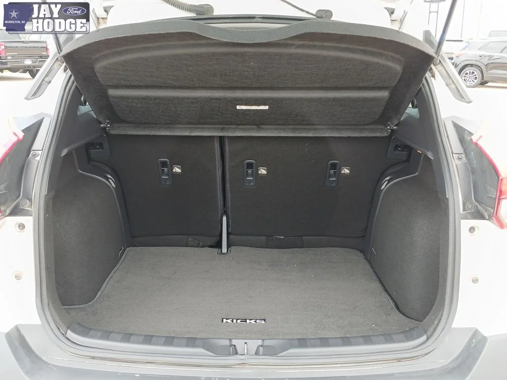 Used 2020 White Nissan SV image 31