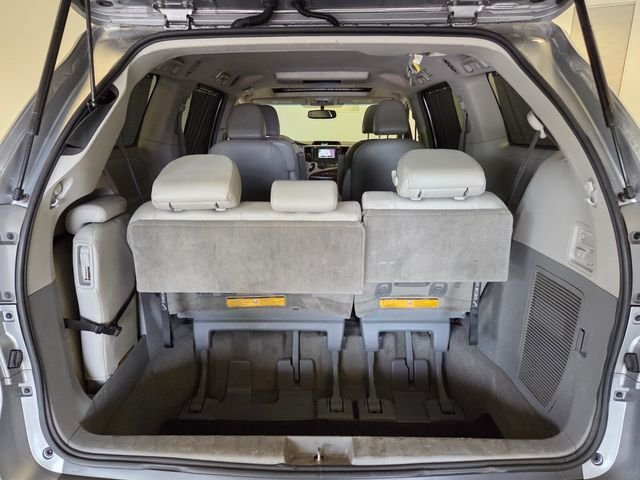 Used 2013 Silver Toyota XLE image 15