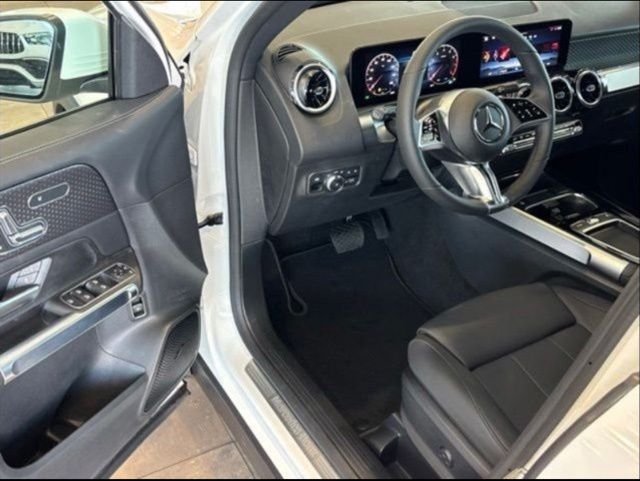 New 2026 Polar White Mercedes-Benz GLB 250 image 10