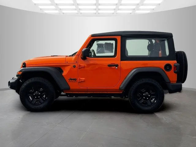 Certified Used 2025  Jeep Sport image 4