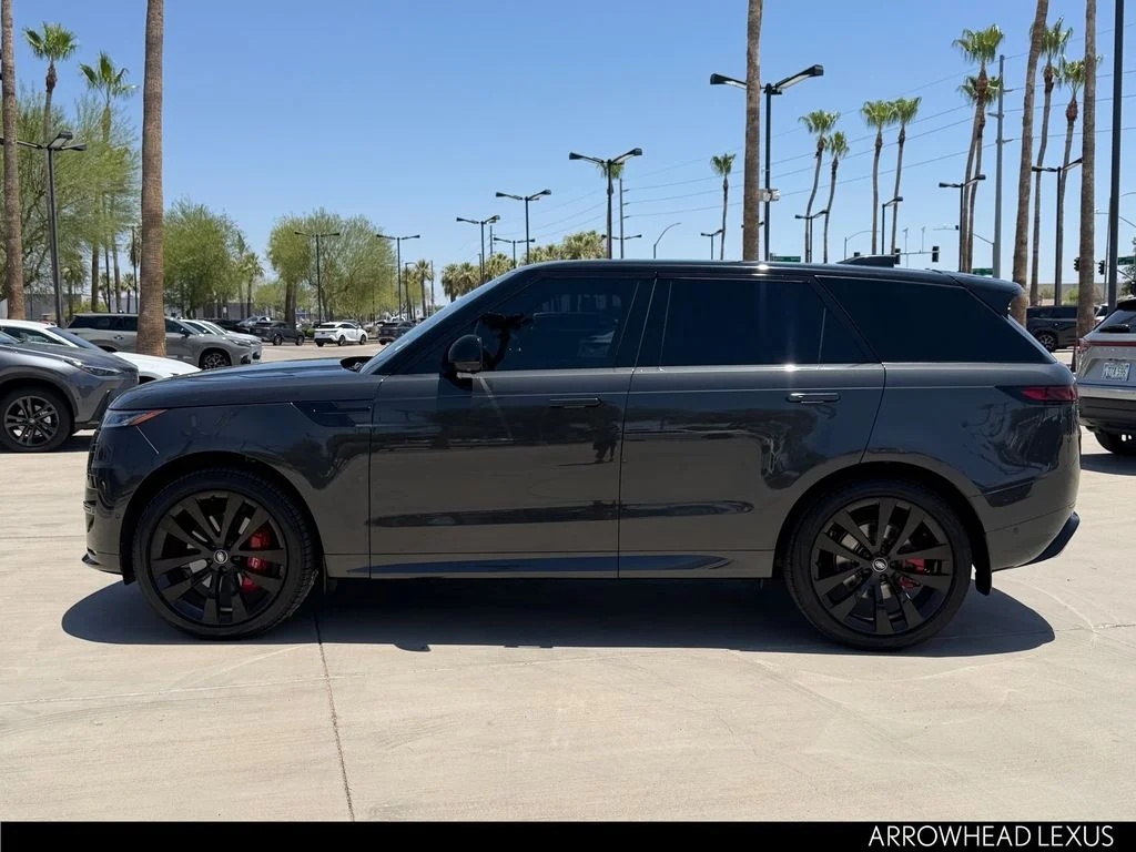 Used 2023 Gray Land Rover SE Dynamic image 3