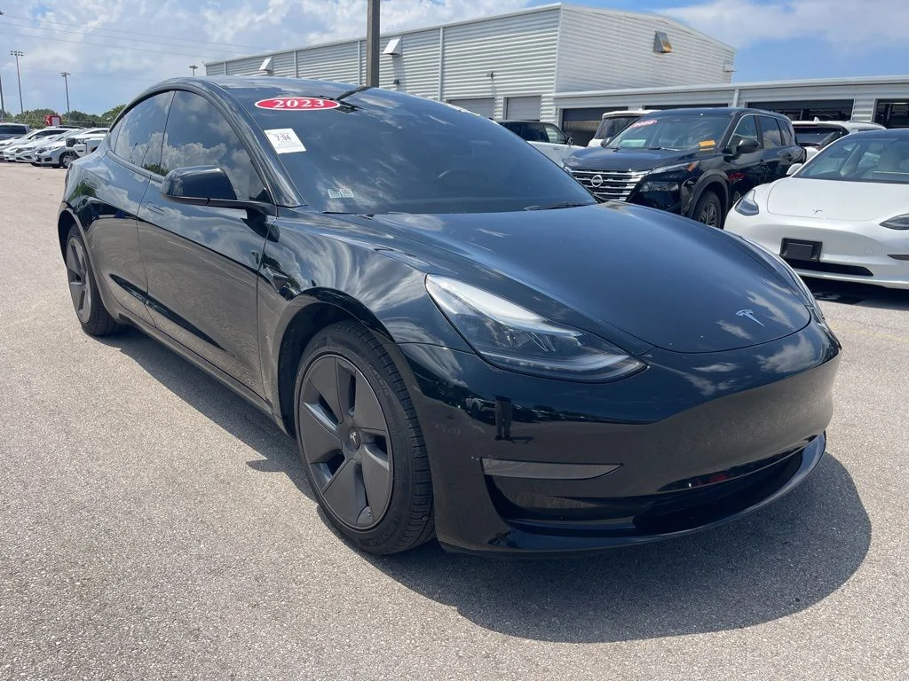 2023 Tesla Model 3 -'s photo
