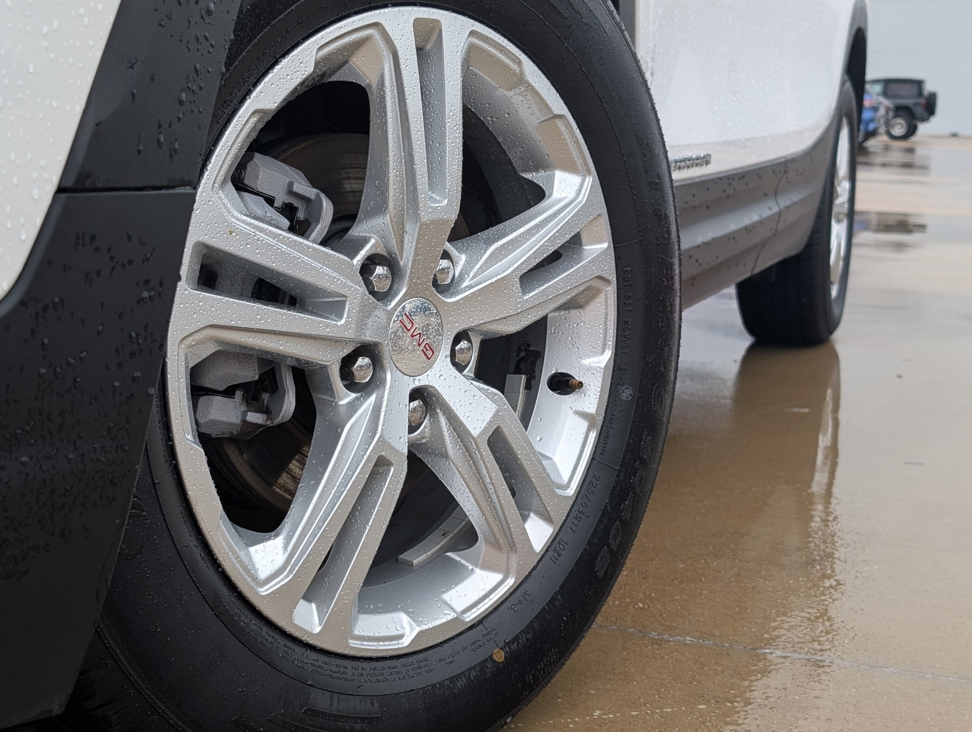 Used 2024 White GMC SLE image 2