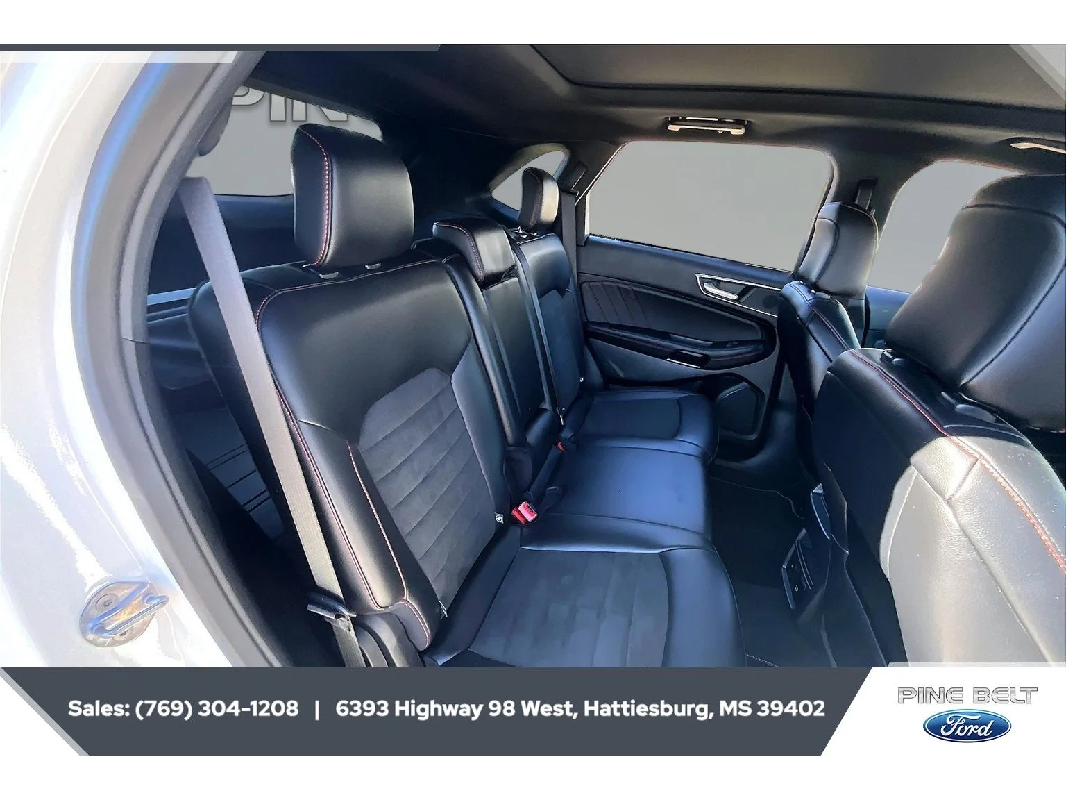 Used 2022 Star White Metallic Tri-Coat Ford ST-Line image 20