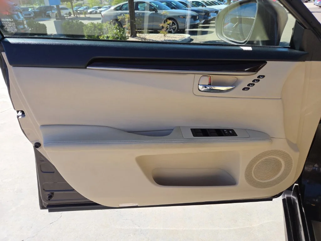 Used 2013 Red Lexus 350 image 16