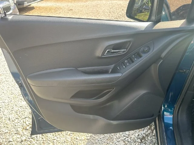 Used 2020 Blue Chevrolet LT image 32