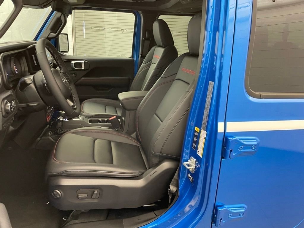 New 2026 Hydro Blue Pearl-Coat Exterior Paint Jeep Rubicon image 15