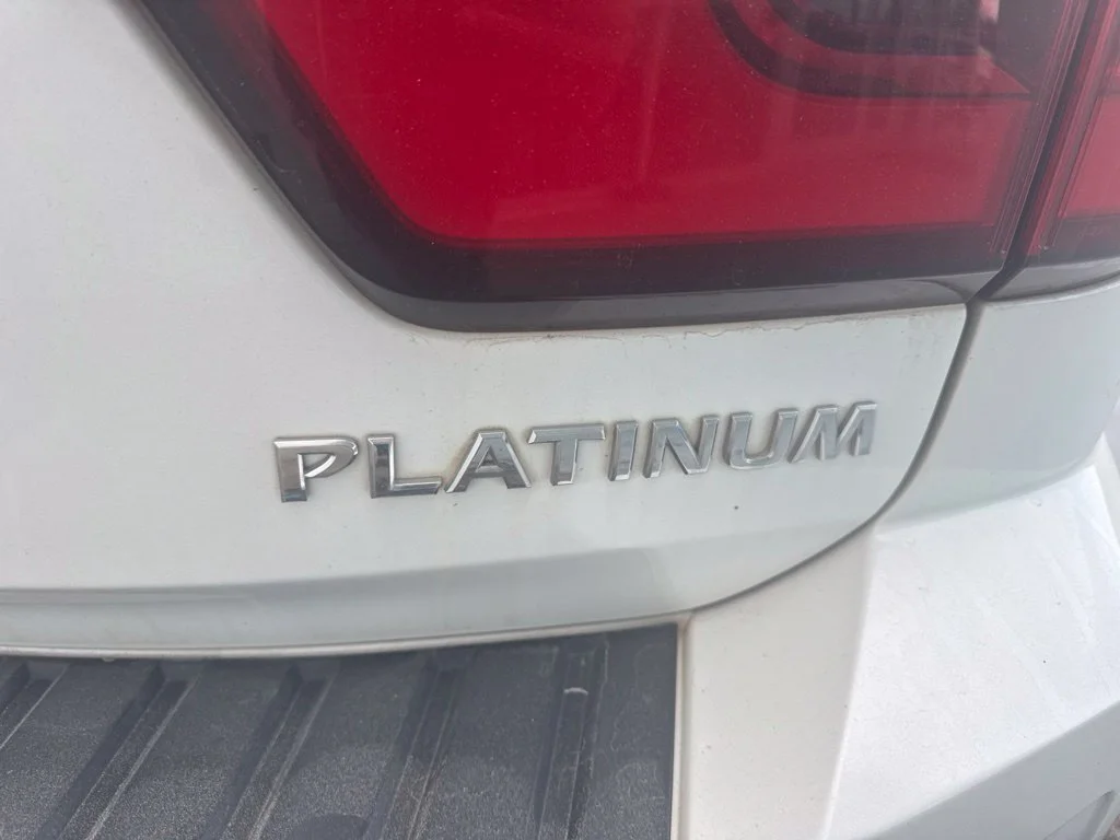 Used 2022 White Nissan Platinum image 6