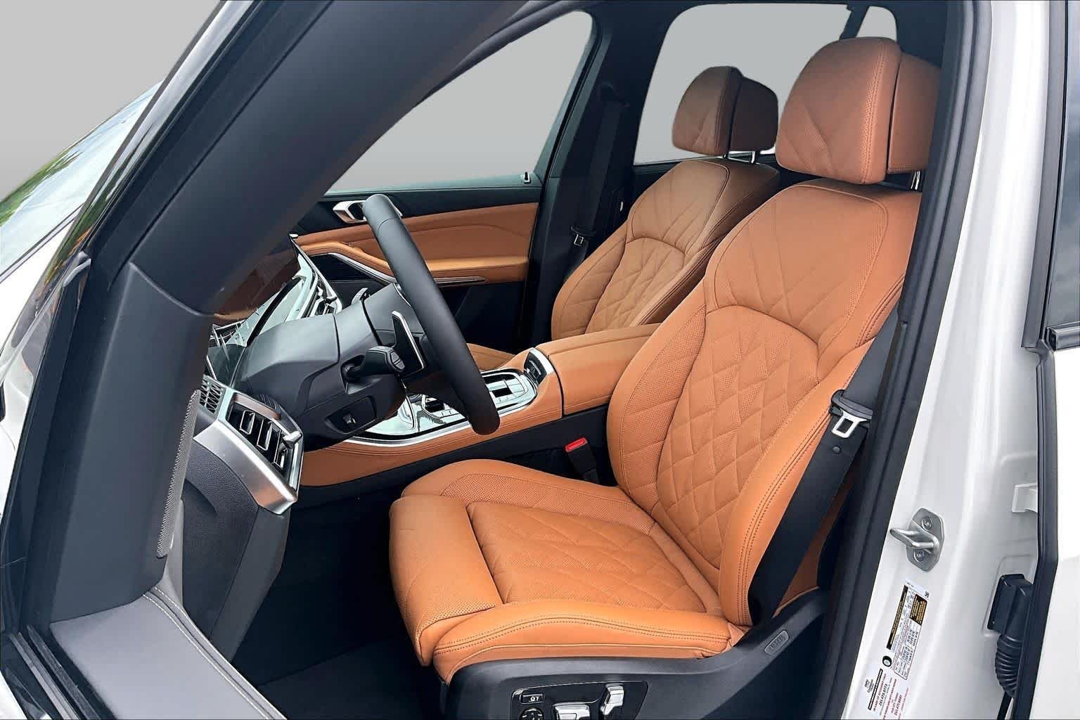 New 2026 Mineral White Metallic BMW sDrive40i image 9
