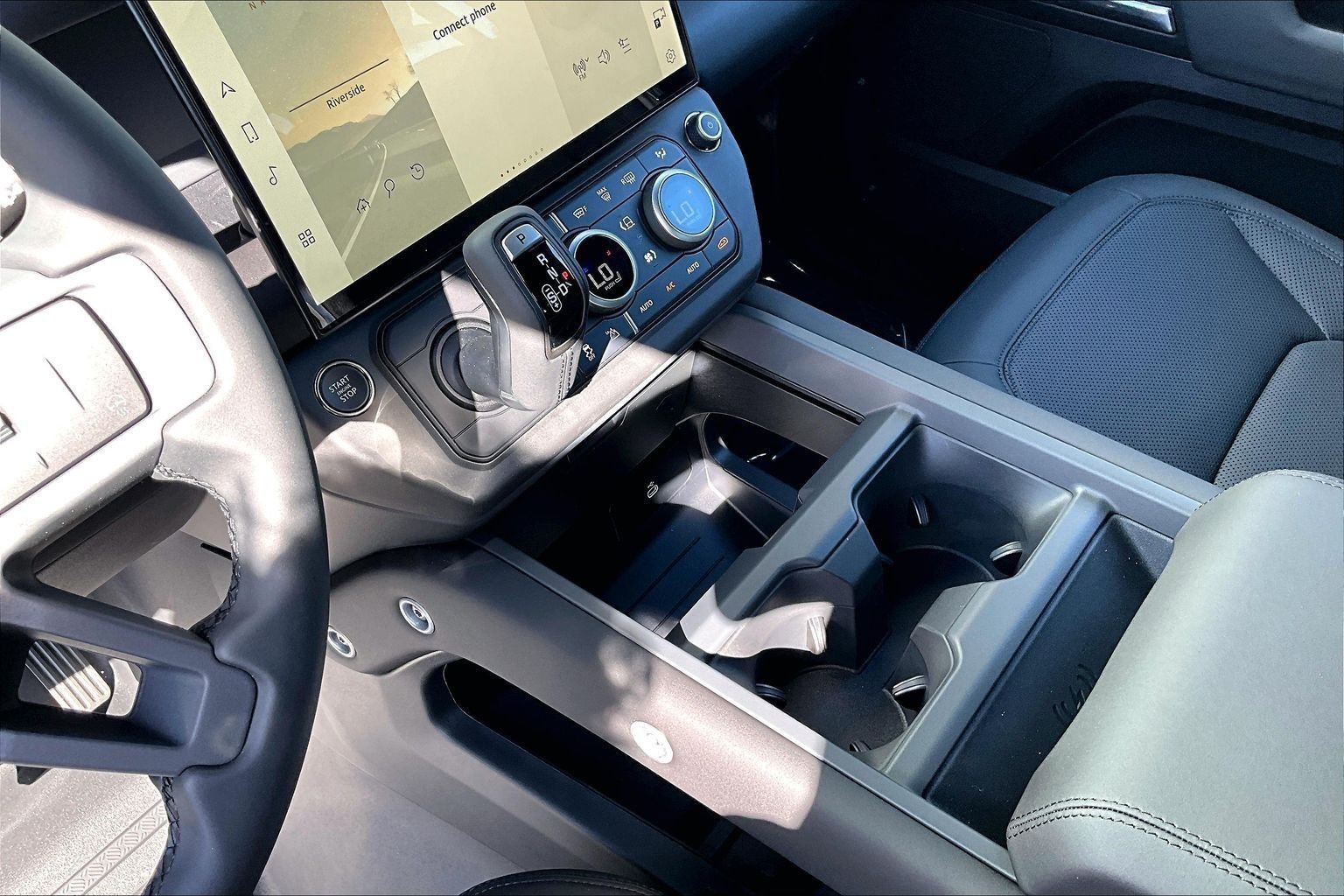 New 2026 Santorini Black LAND ROVER S image 8