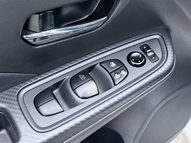 2025 Nissan Versa Sedan SV - Photo 22
