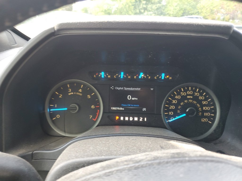 Used 2017 Oxford White Ford XLT image 5