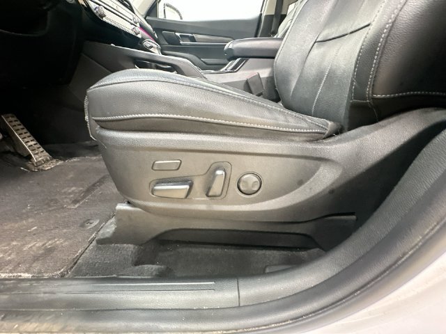 Used 2022 White Kia SX image 16