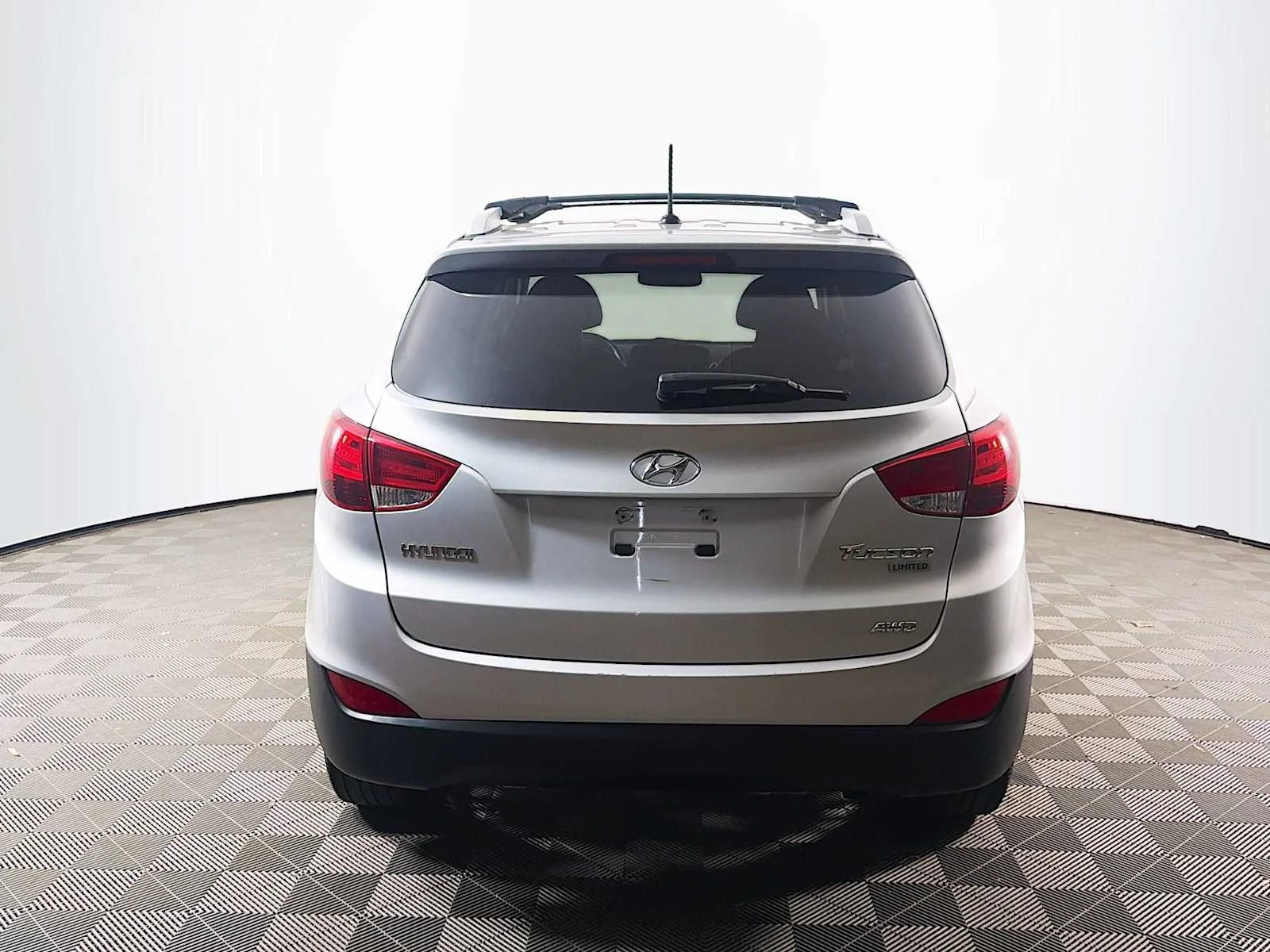 Used 2012 Diamond Silver Hyundai Limited PZEV image 5