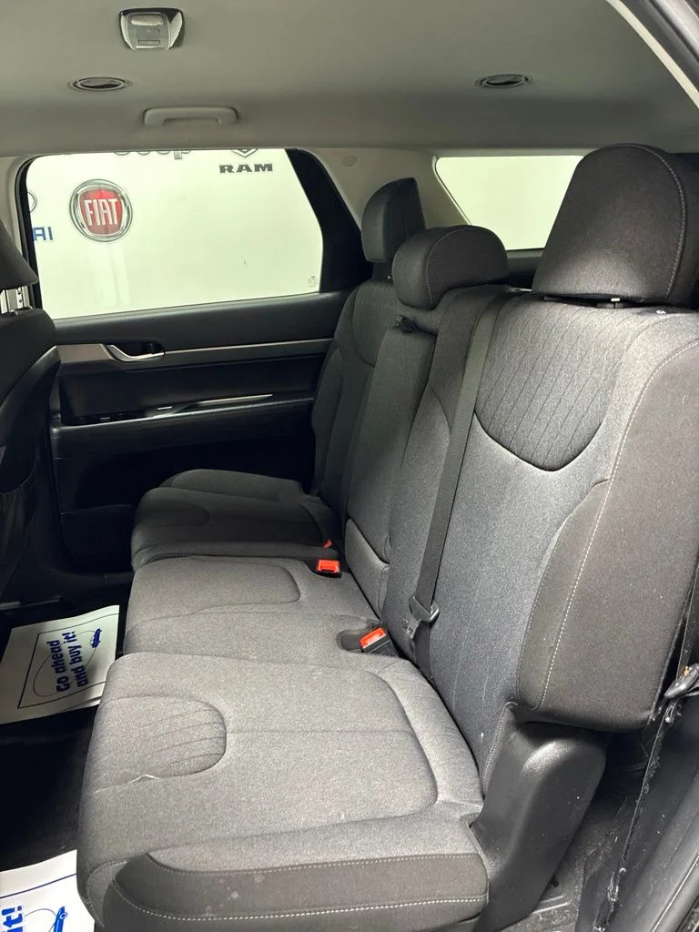 Used 2022 Black Hyundai SE image 21