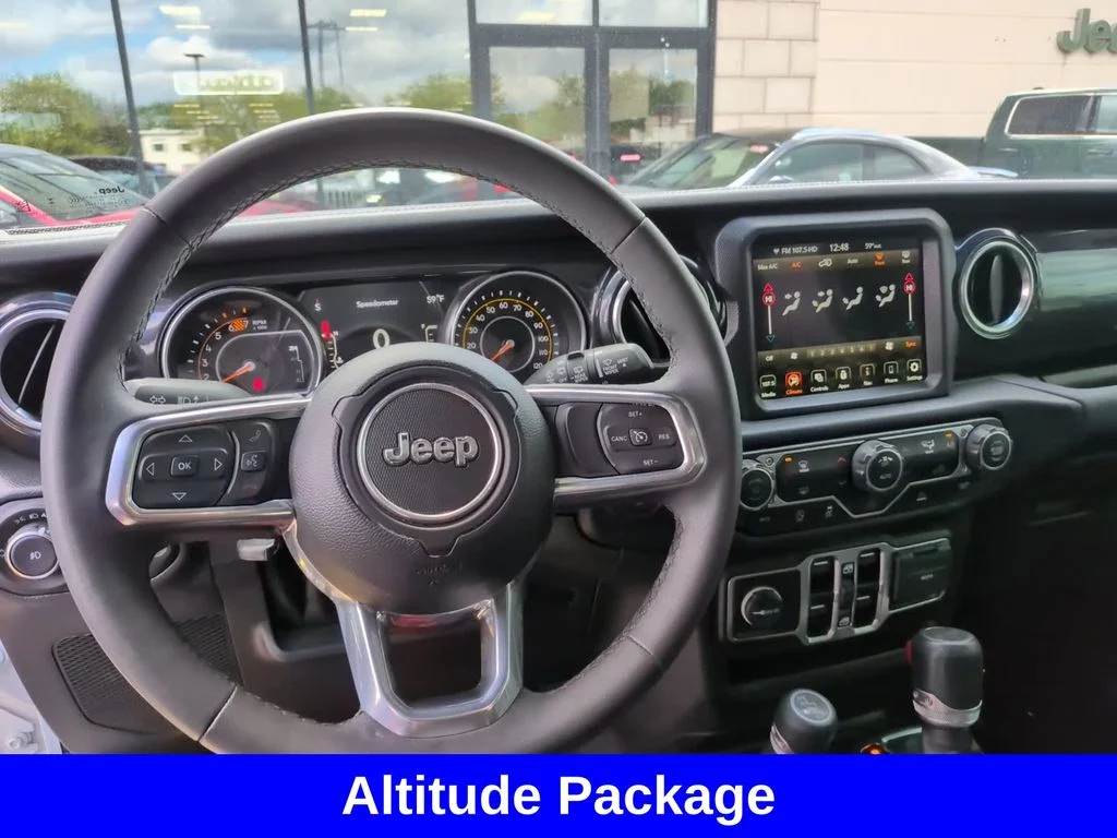 Used 2023 White Jeep Altitude image 27