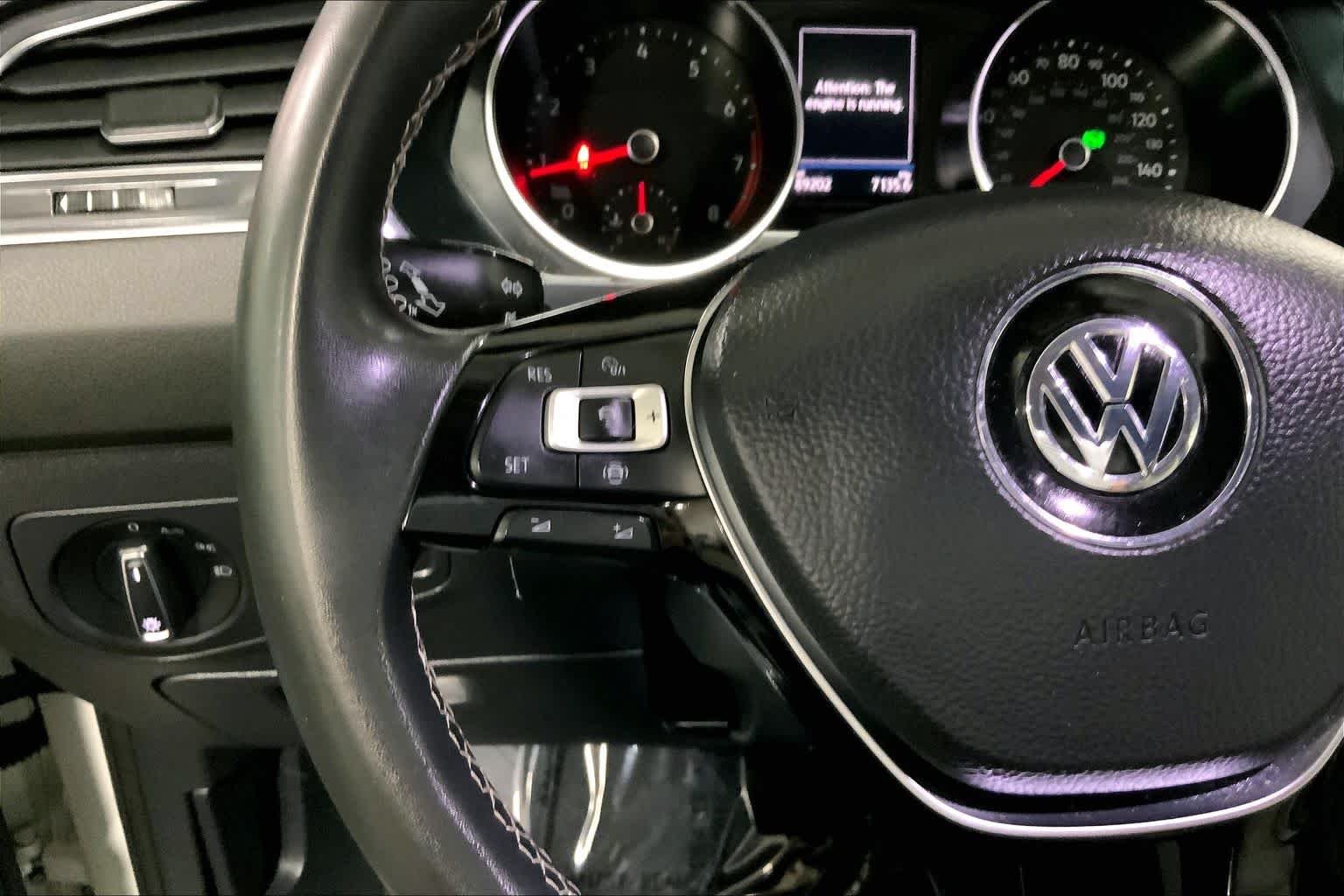 Used 2021  Volkswagen SE image 24
