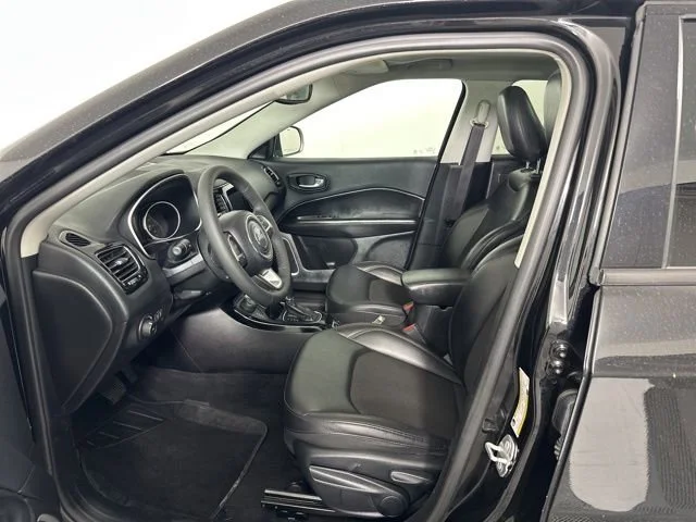 Used 2021 Black Jeep Altitude image 7