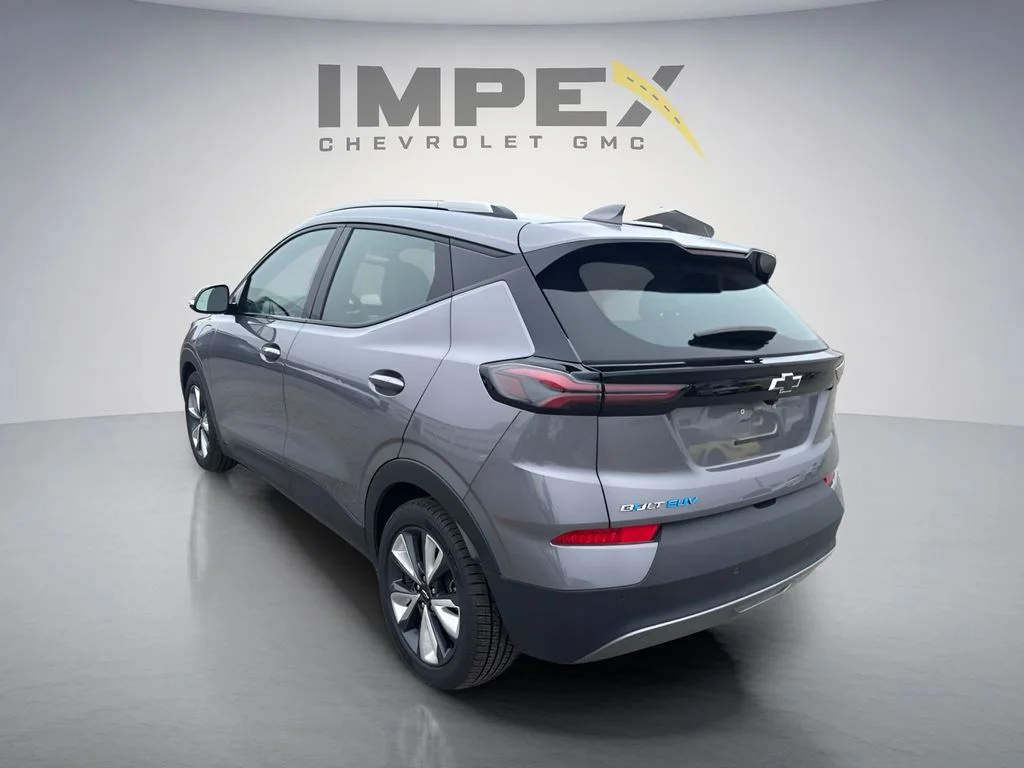 Used 2022 Gray Chevrolet LT image 3
