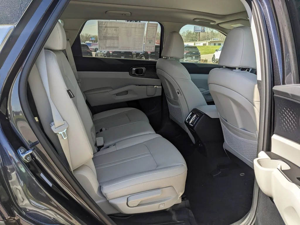 2025 Kia Sorento S - Photo 15