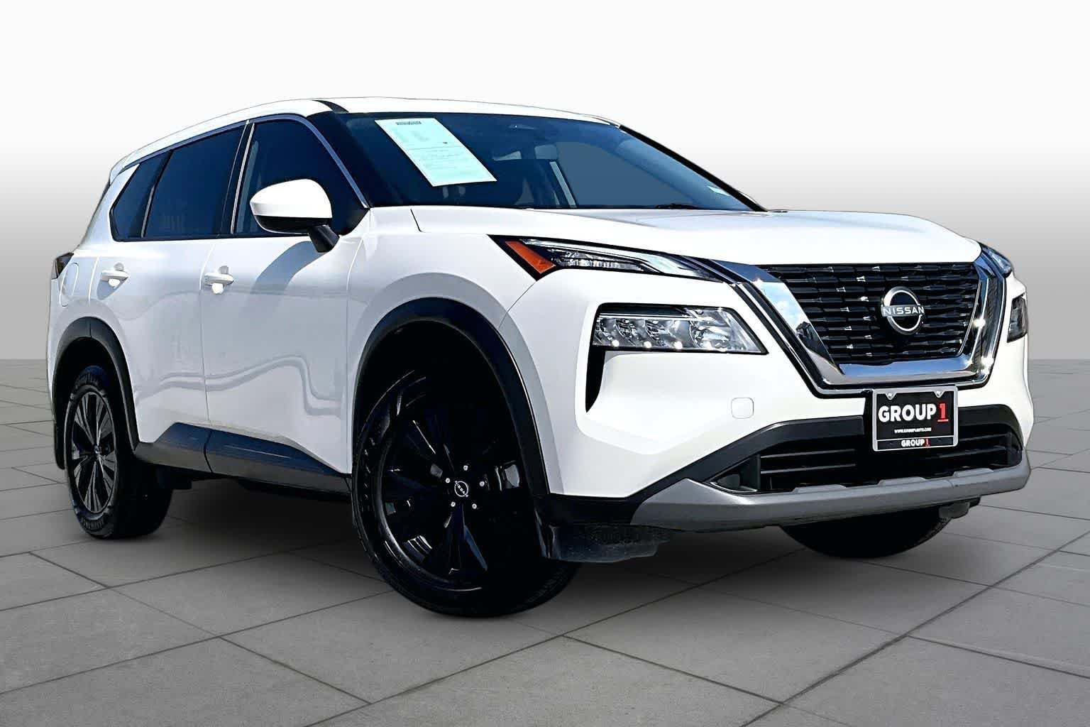 Used 2023 Pearl White Tricoat Nissan SV image 3