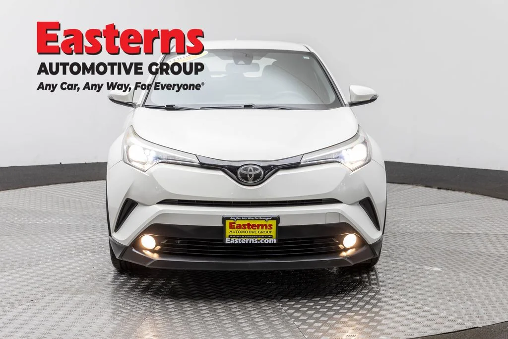 Used 2018 White Toyota XLE Premium image 2