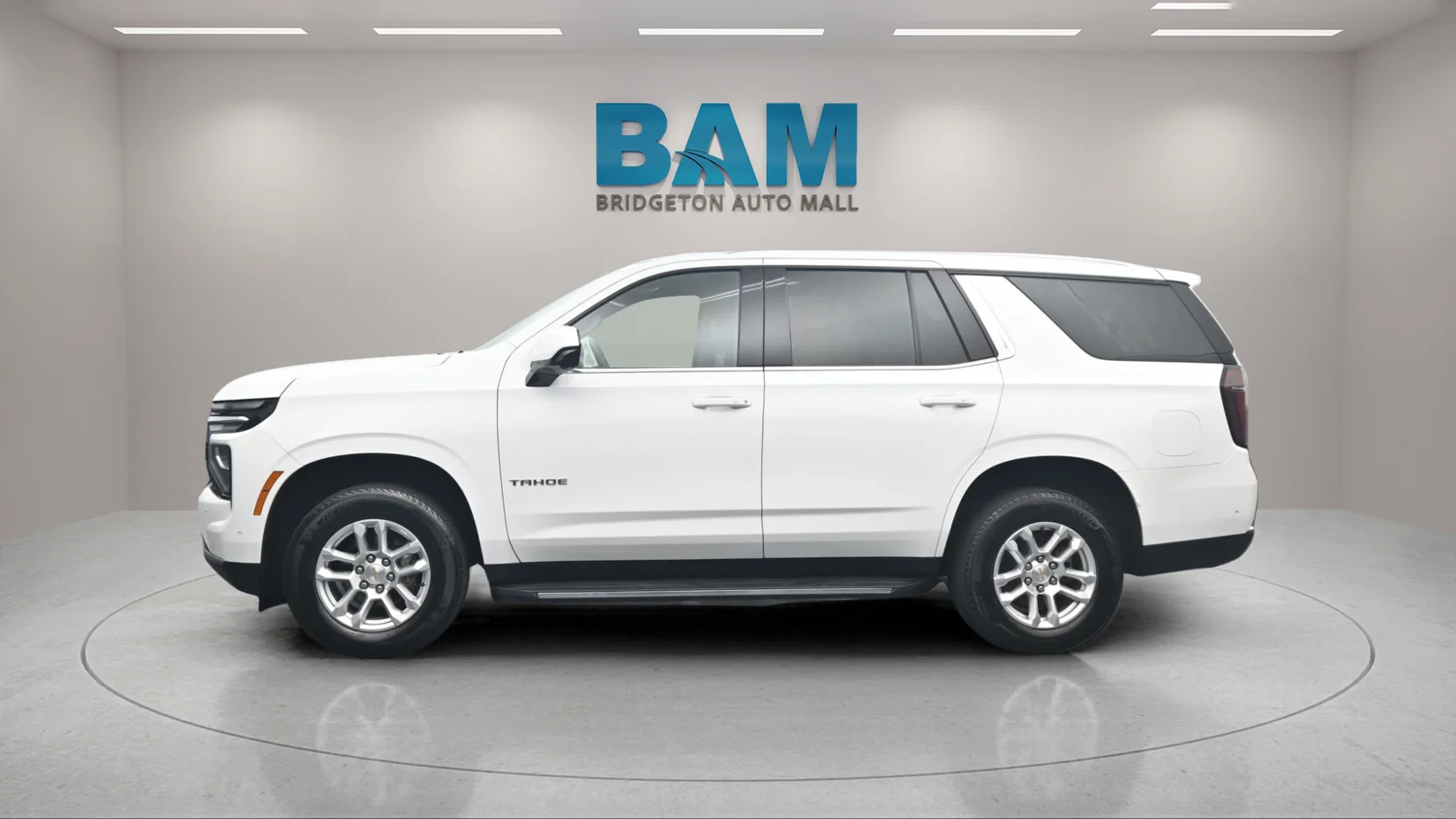 Used 2025 White Chevrolet LT image 3