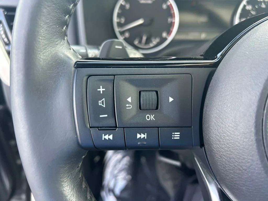 Used 2021 Gray Nissan SL image 43