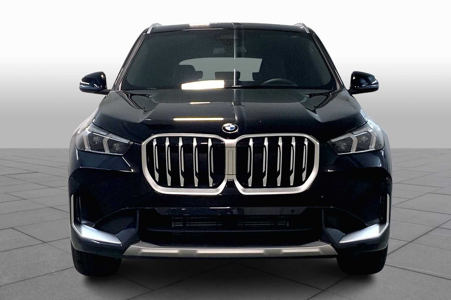 Used 2025 Black Sapphire Metallic BMW xDrive28i image 3