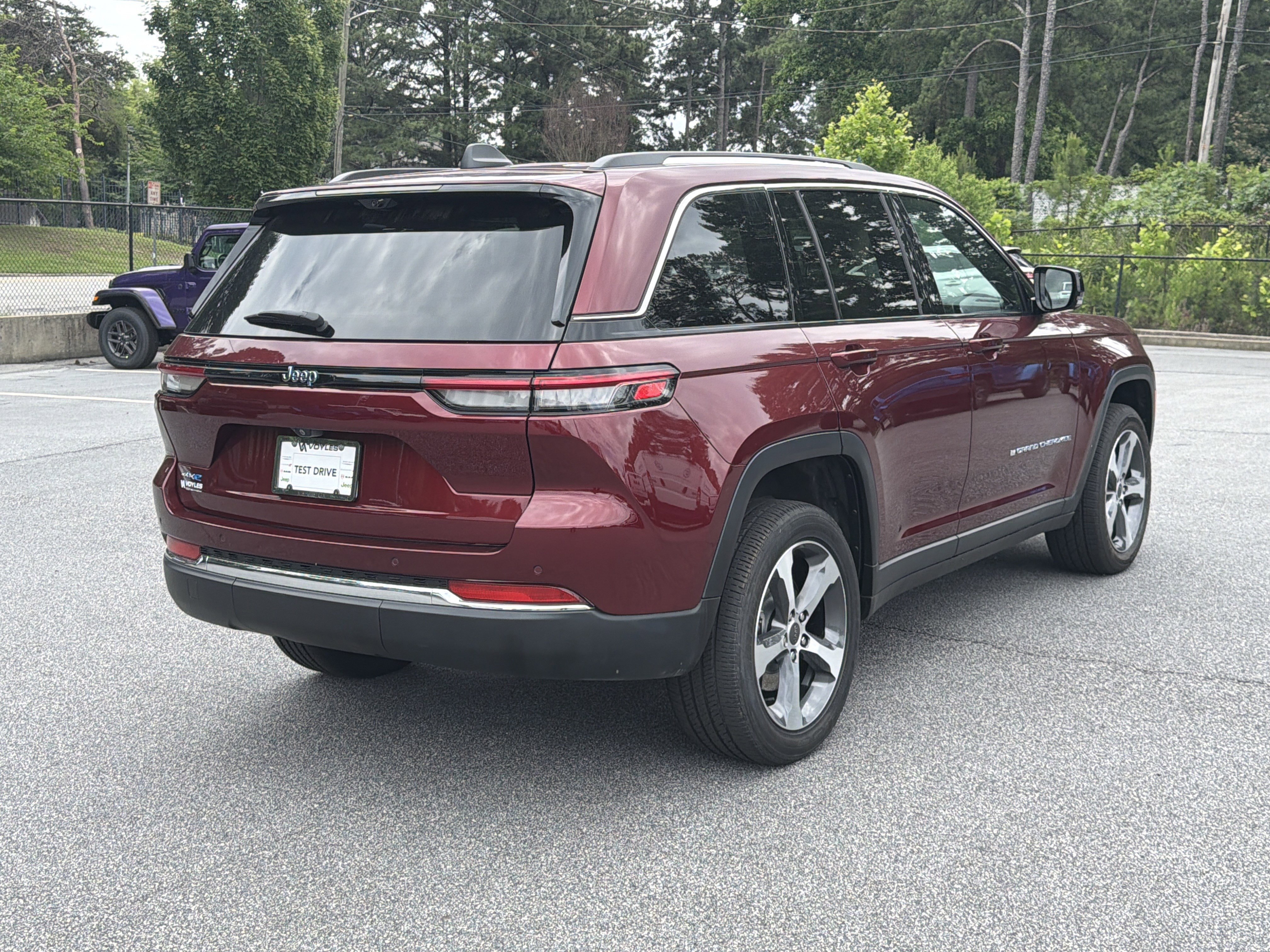 Used 2022 Velvet Red Pearlcoat Jeep 4xe image 9