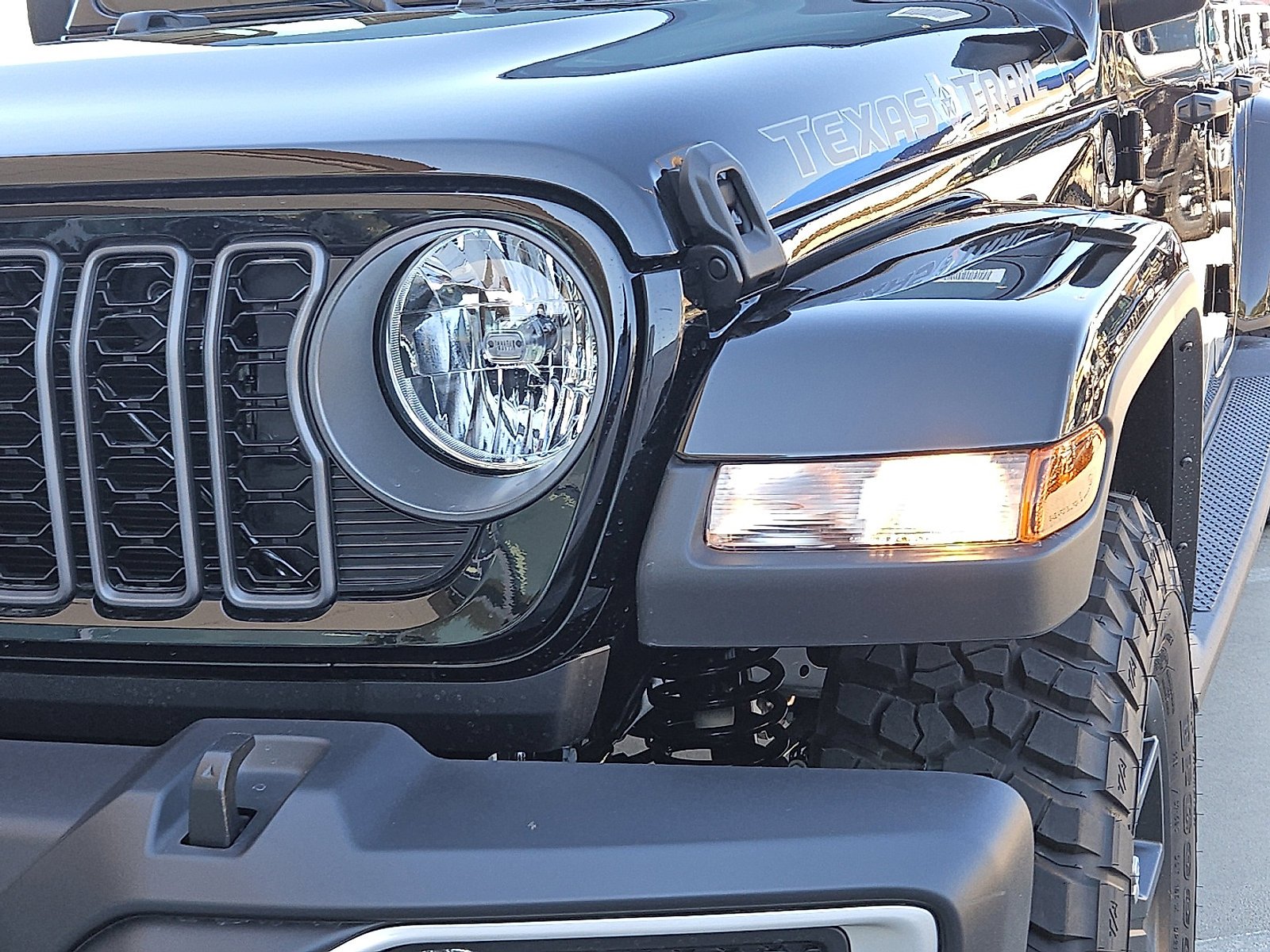 New 2025 Black Clear-Coat Exterior Paint Jeep Texas Trail image 5