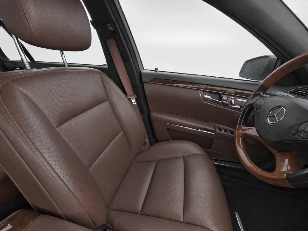 Used 2011 Brown Mercedes-Benz S 550 image 25