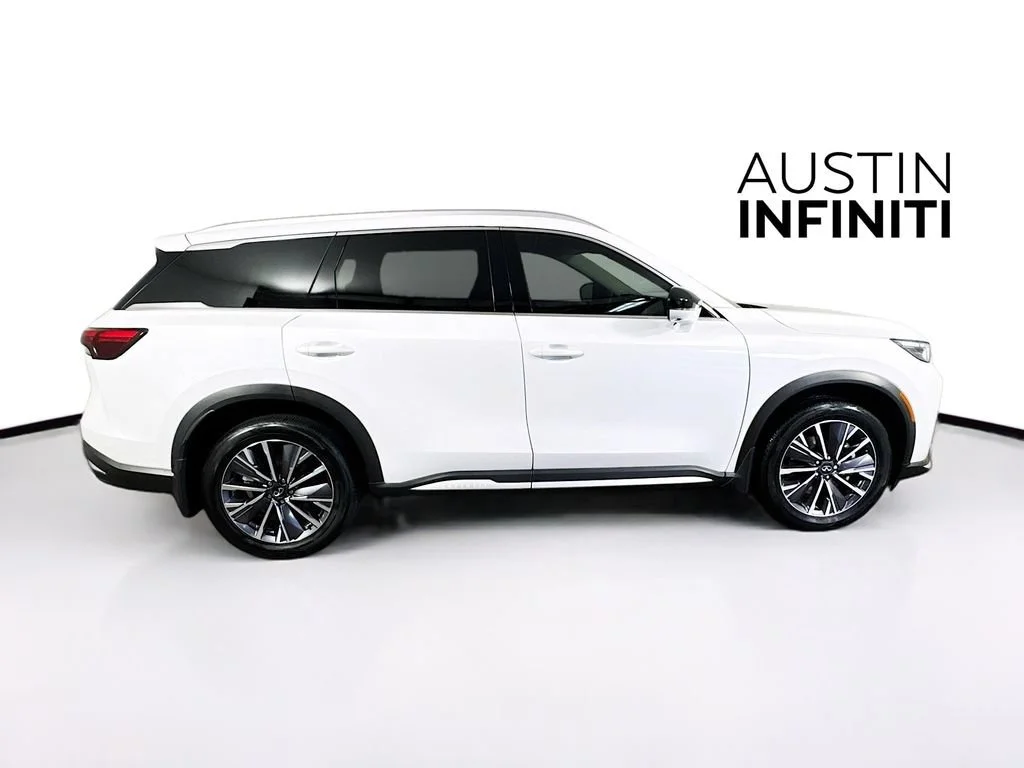 Certified Used 2026 White INFINITI LUXE image 10