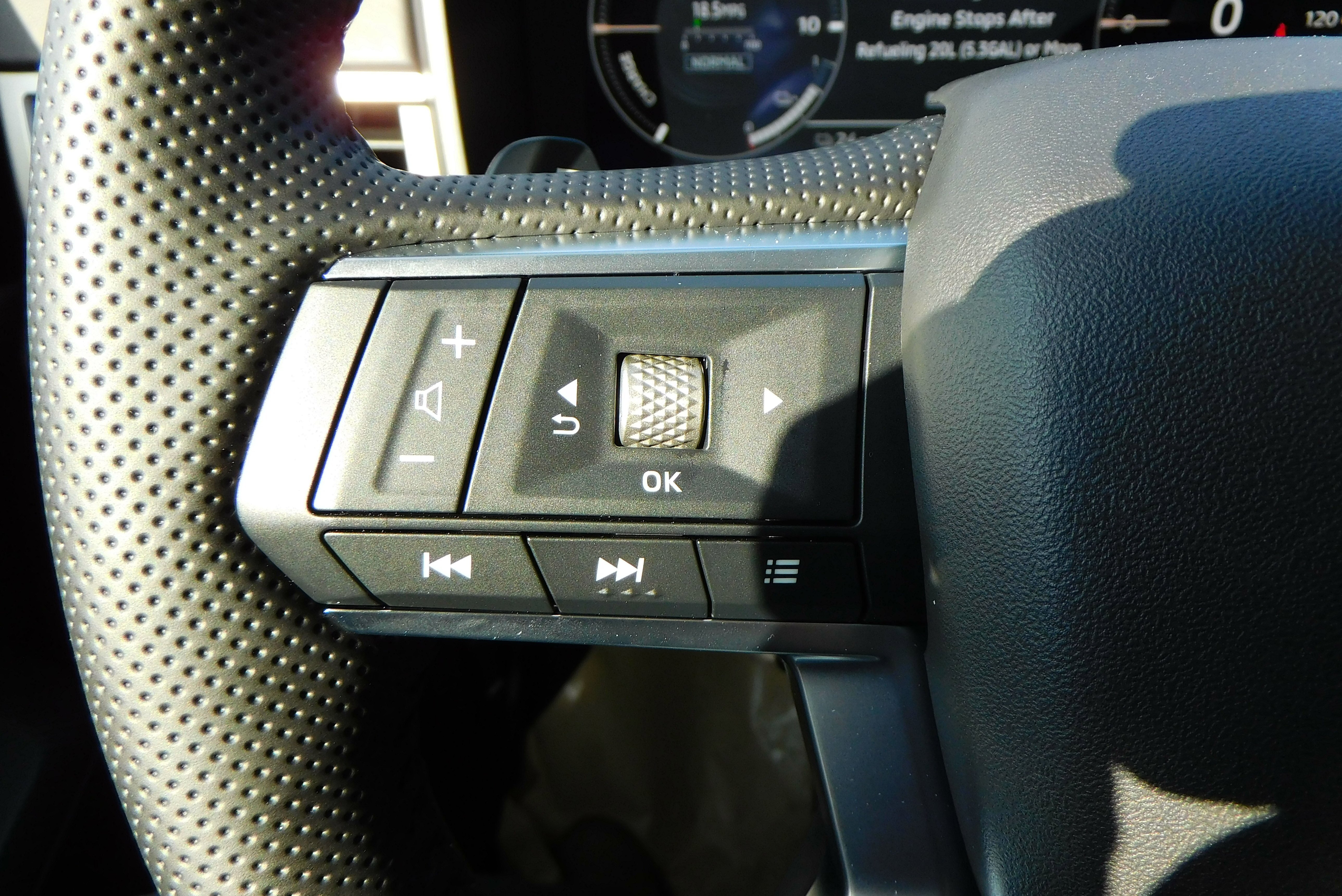 Used 2025 WHITE DIMD Mitsubishi SEL Platinum Edition image 20