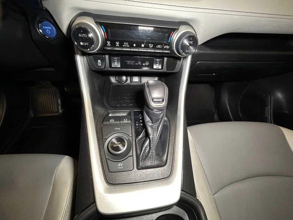 Used 2021 Pearl Toyota XLE Premium image 11
