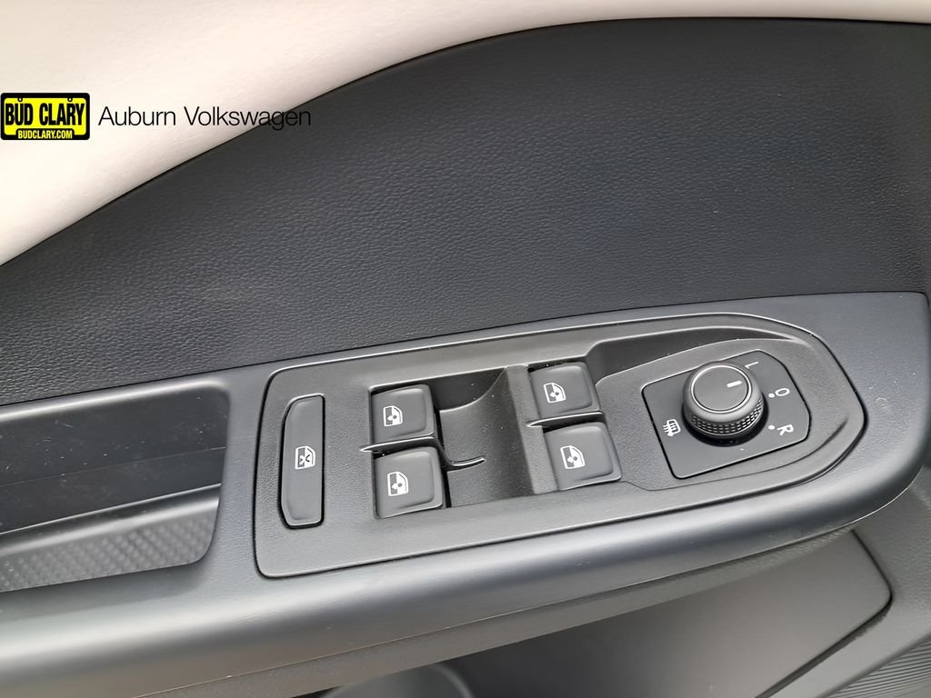 2025 Volkswagen Taos SE - Photo 31