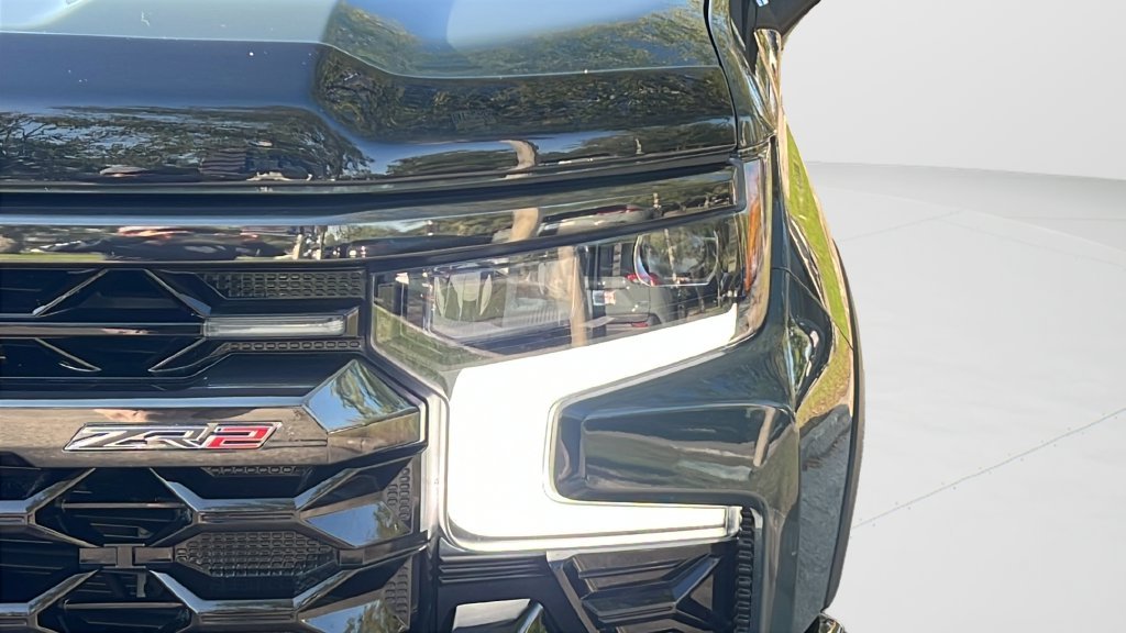 Used 2025 Gray Chevrolet ZR2 image 30