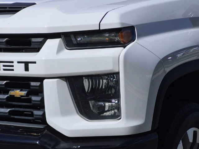 Used 2023 White Chevrolet Custom image 17