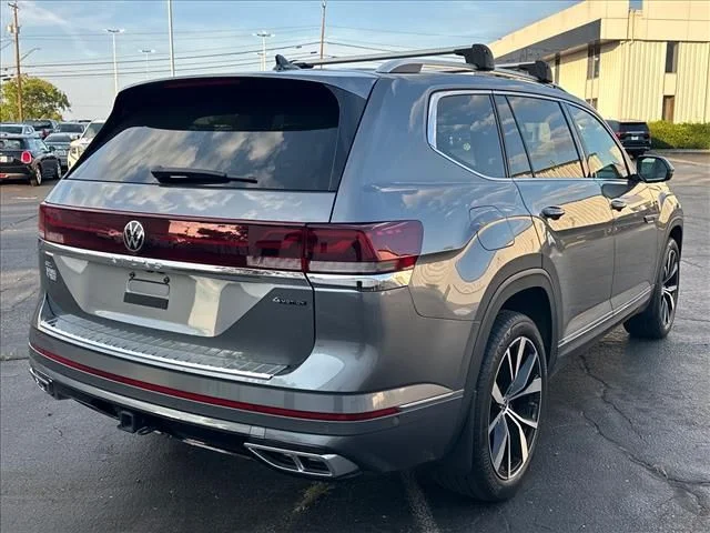 Used 2024  Volkswagen 2.0T SEL Premium R-Line image 11