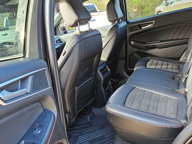 Used 2024 Agate Black Metallic Ford ST-Line image 7