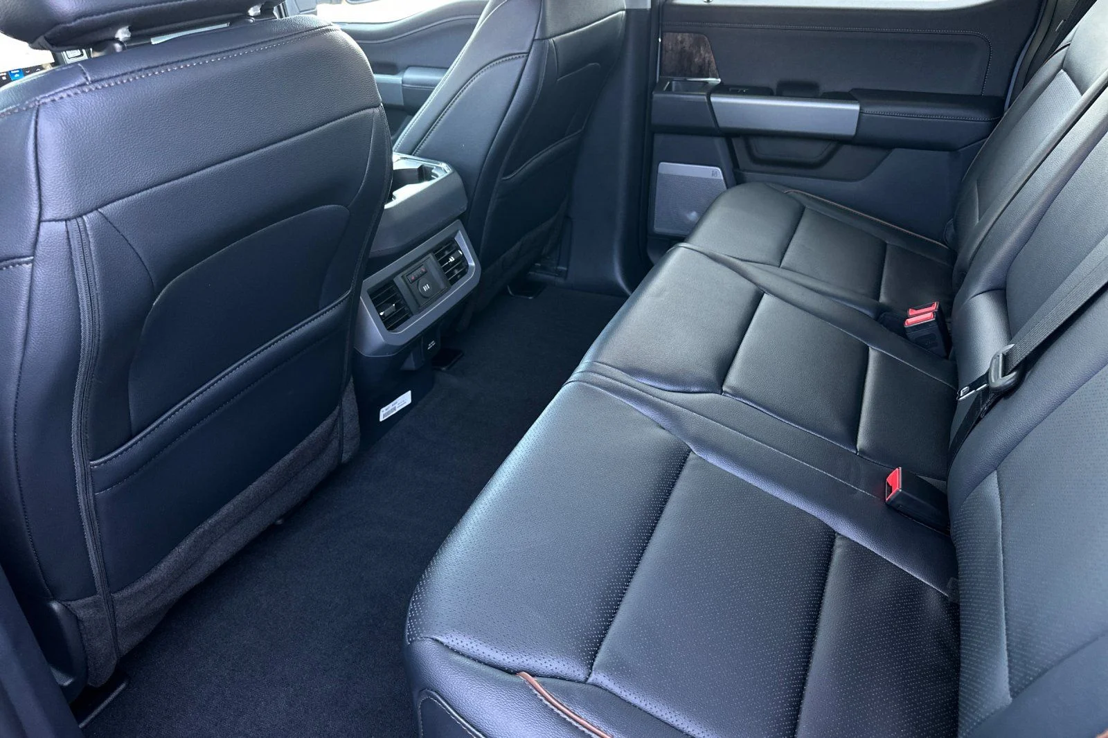 New 2026 Glacier Gray Metallic Tri-Coat Ford F-350® Lariat® image 11