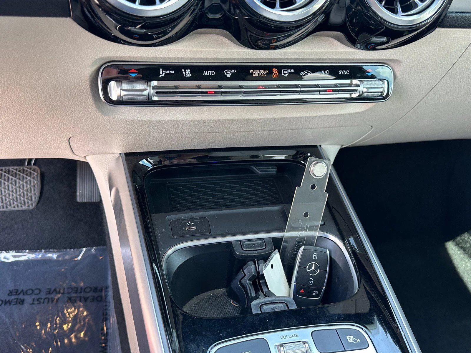 Used 2024  Mercedes-Benz GLB 250 image 27
