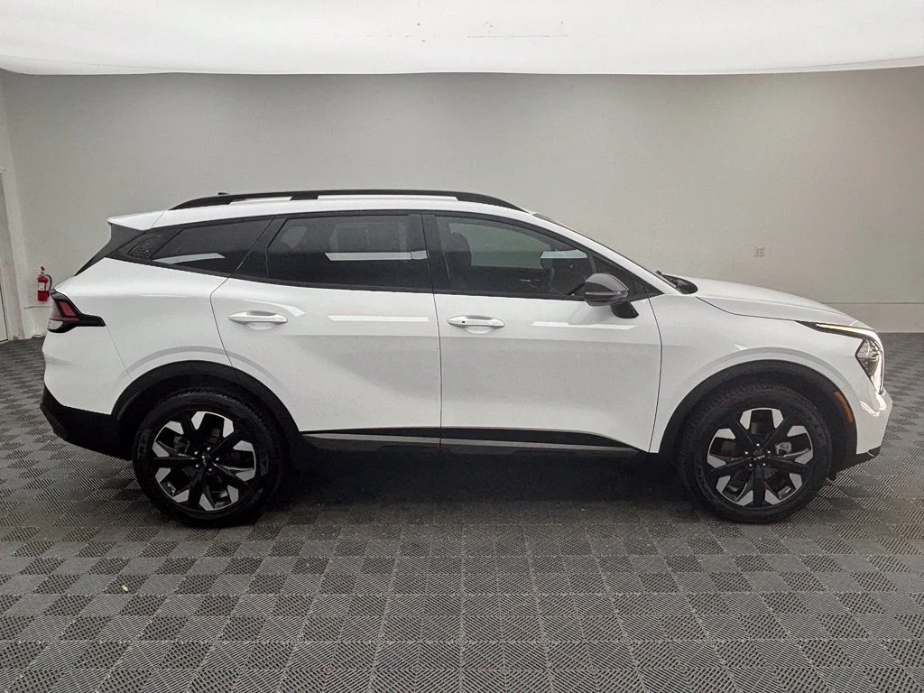 Used 2023 White Kia X-Line image 7