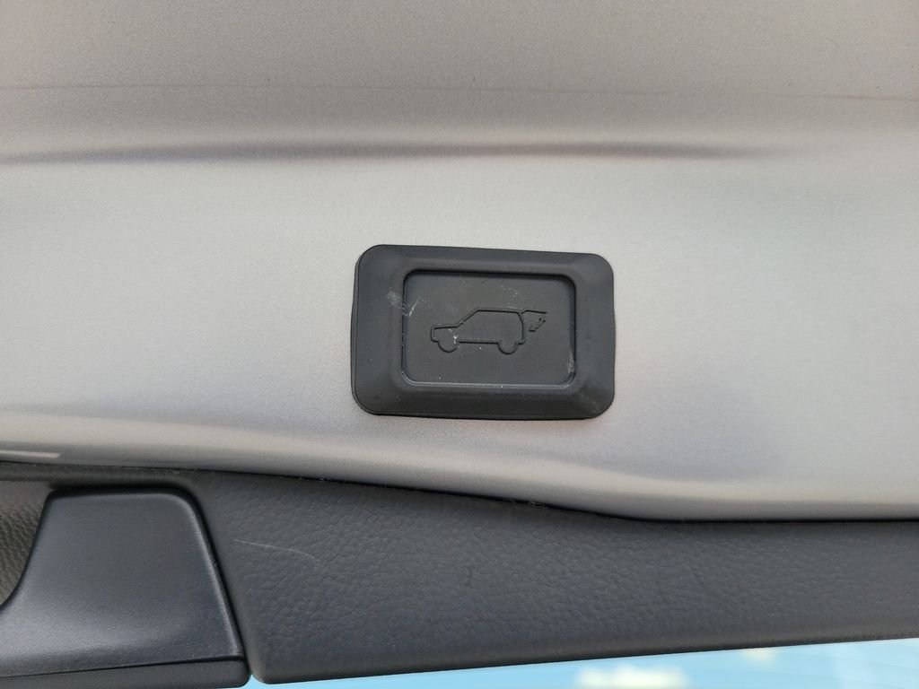 Used 2025 Silver Toyota XLE image 9