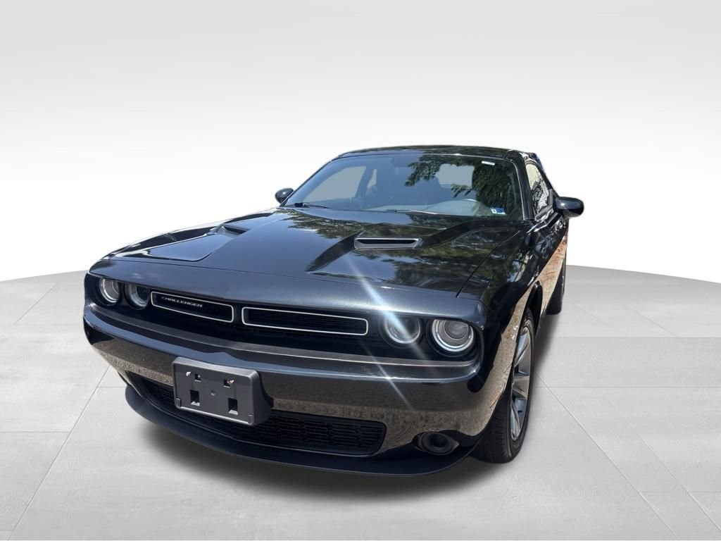 Used 2021 Green Dodge SXT image 2