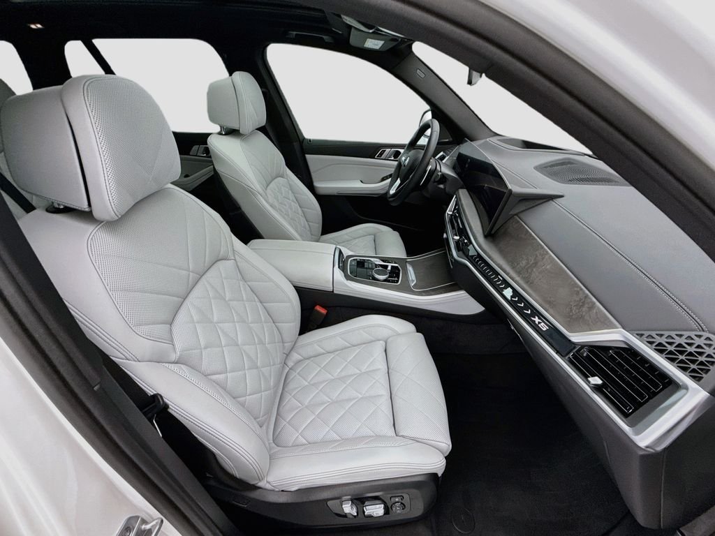 Certified Used 2025 Alpine White BMW xDrive40i image 19