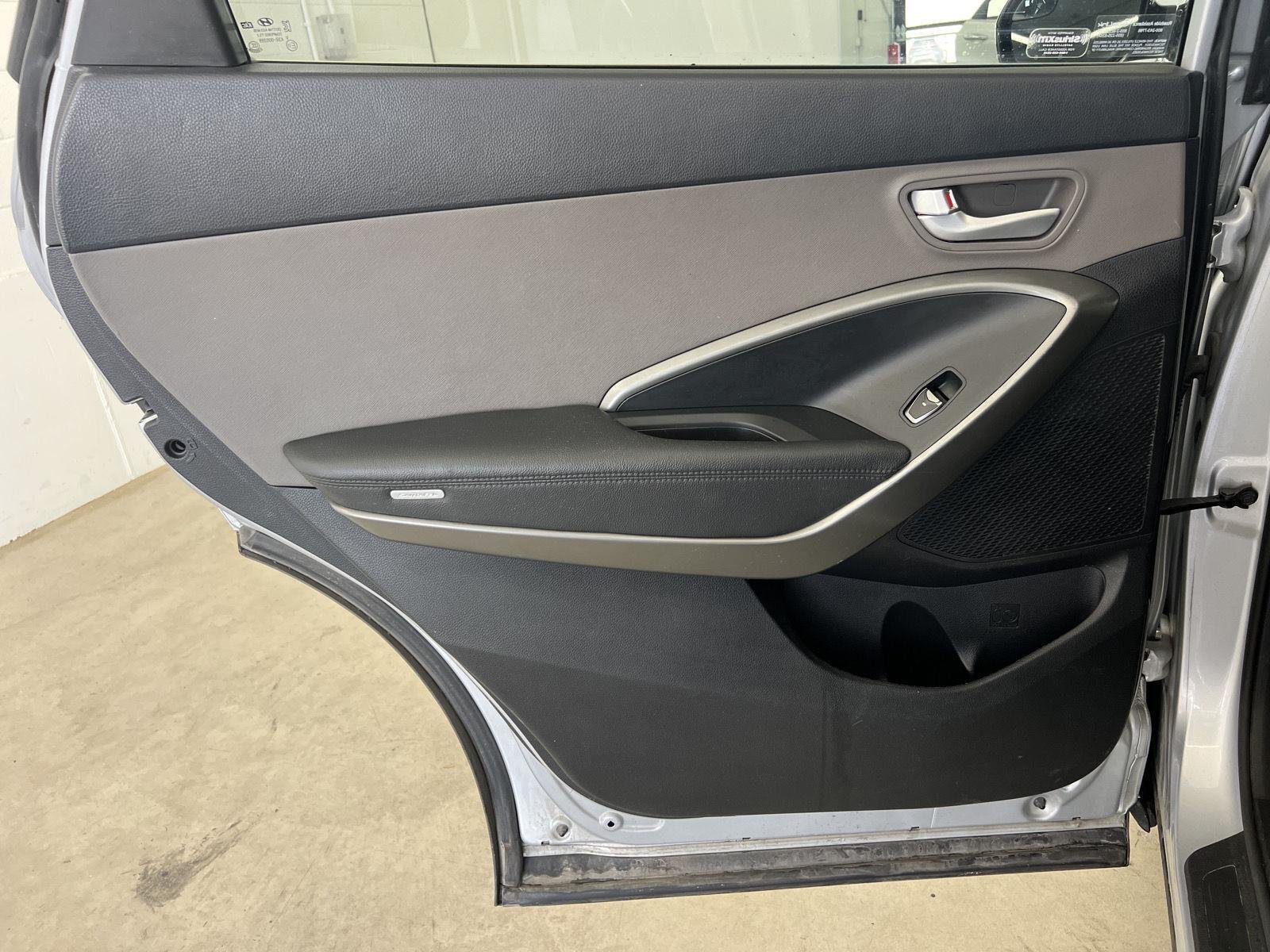 2017 Hyundai Santa Fe SE - Photo 24