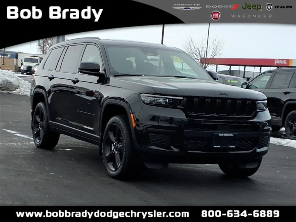 New 2025 Diamond Black Crystal Pearl-Coat Exterior Paint Jeep Altitude X image 1
