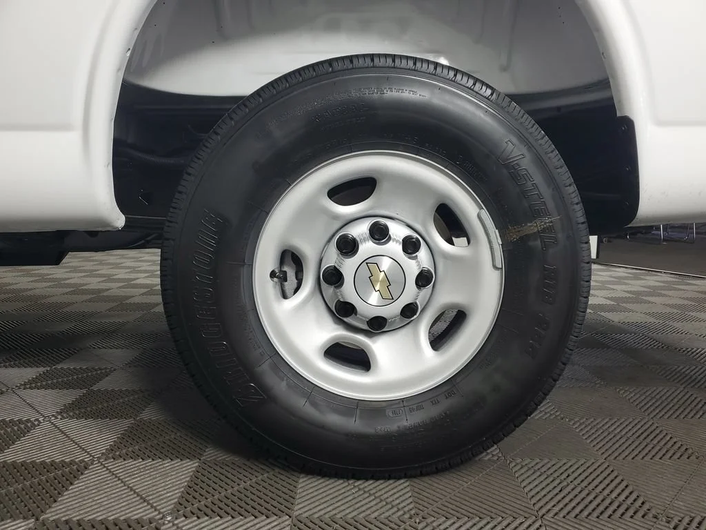 2025 Chevrolet Express Cargo Work Van - Photo 29