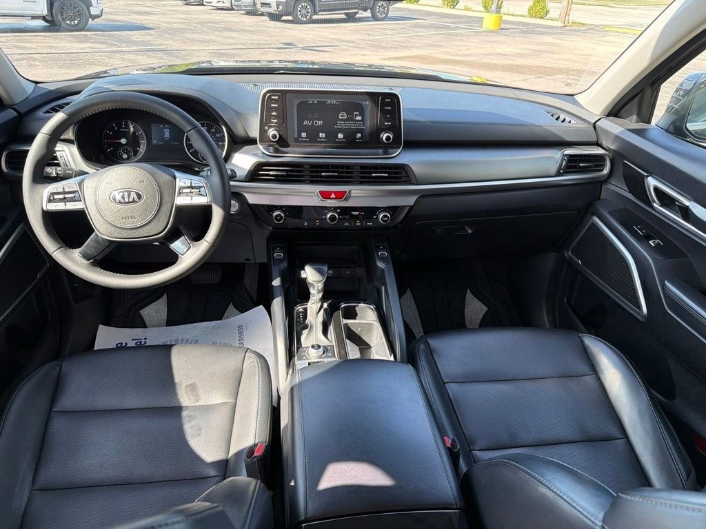 Used 2020 Black Kia S image 16